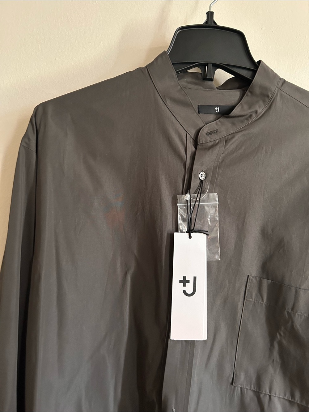 Uniqlo +J Men’s Long-Sleeve Mandarin Collar Button-Up — Dark Gray - Picture 2 of 3